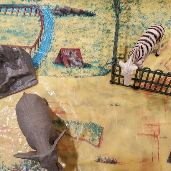 Safari Animals + 11 Dinosaurs Figures Fence Mat & Box Action Products 2001 VIDEO - Picture 4 of 11